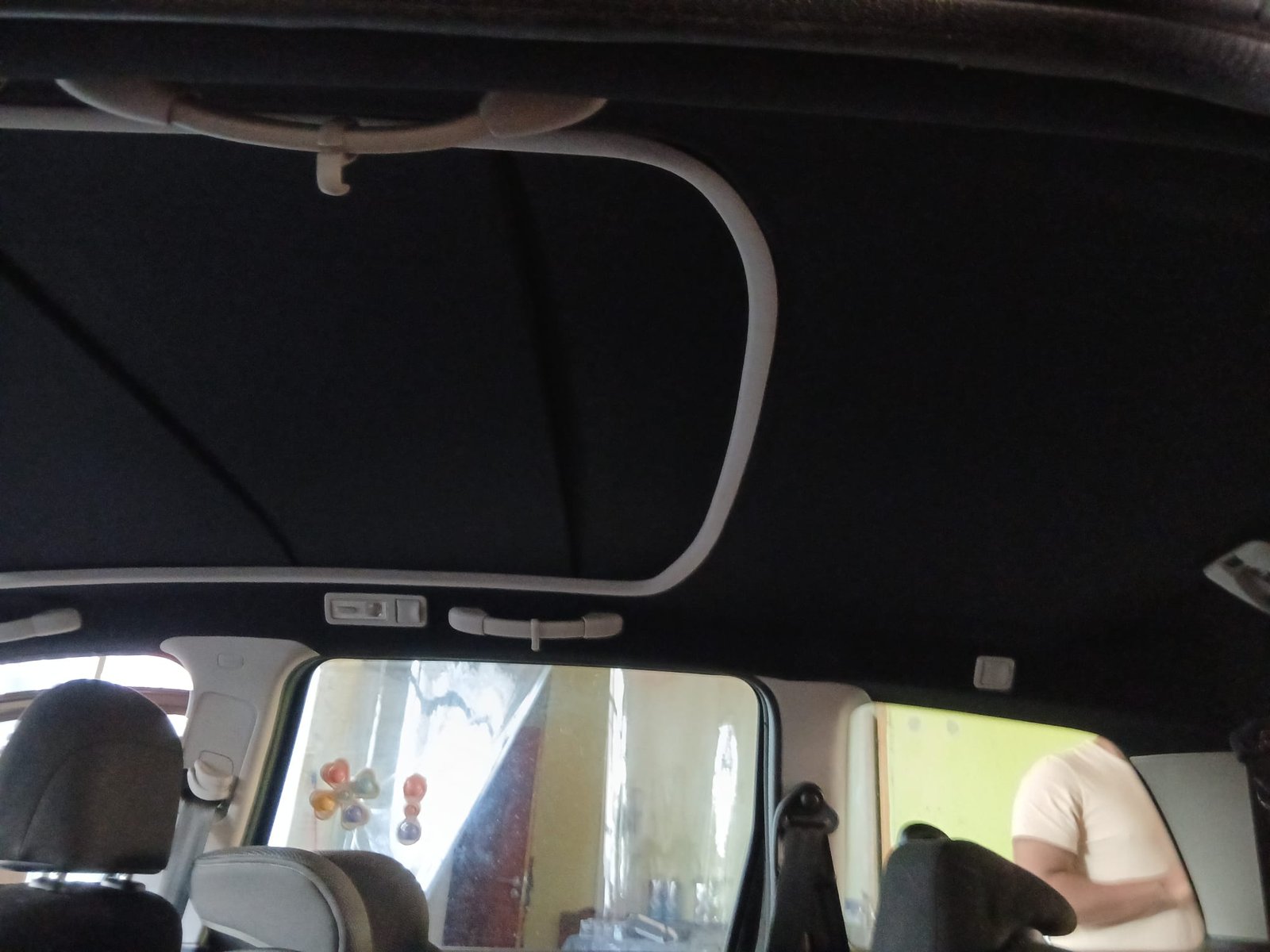 Forro de teto automóvel, zona traseira